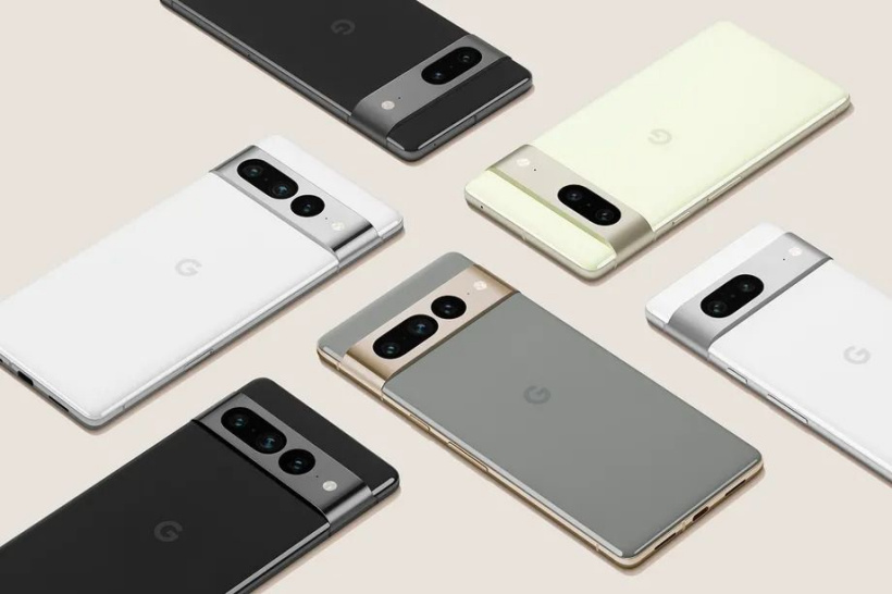 消息称谷歌正在打磨 Pixel 小屏旗舰手机，采用居中单孔直屏 + 家族式后置设计