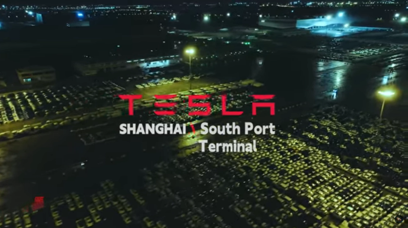 航拍显示国产特斯拉又开始大量出口，多艘滚装船在上海港装运