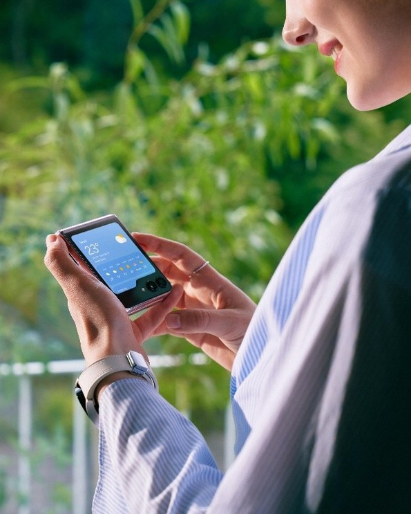三星Galaxy Z Flip5登场：超大视野外屏带来全新手机体验