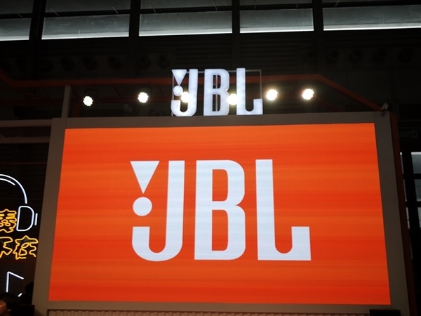JBL CES 2024发布三款Live 3耳机：配备LED触摸屏，续航强劲