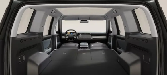 Rivian全新中型SUV R2发布，约32.4万元人民币起售，2026年上半年交付